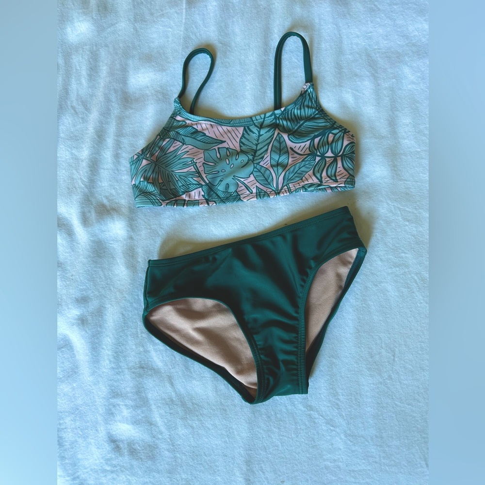 Girl’s Green Bikini size Small (6-6x)